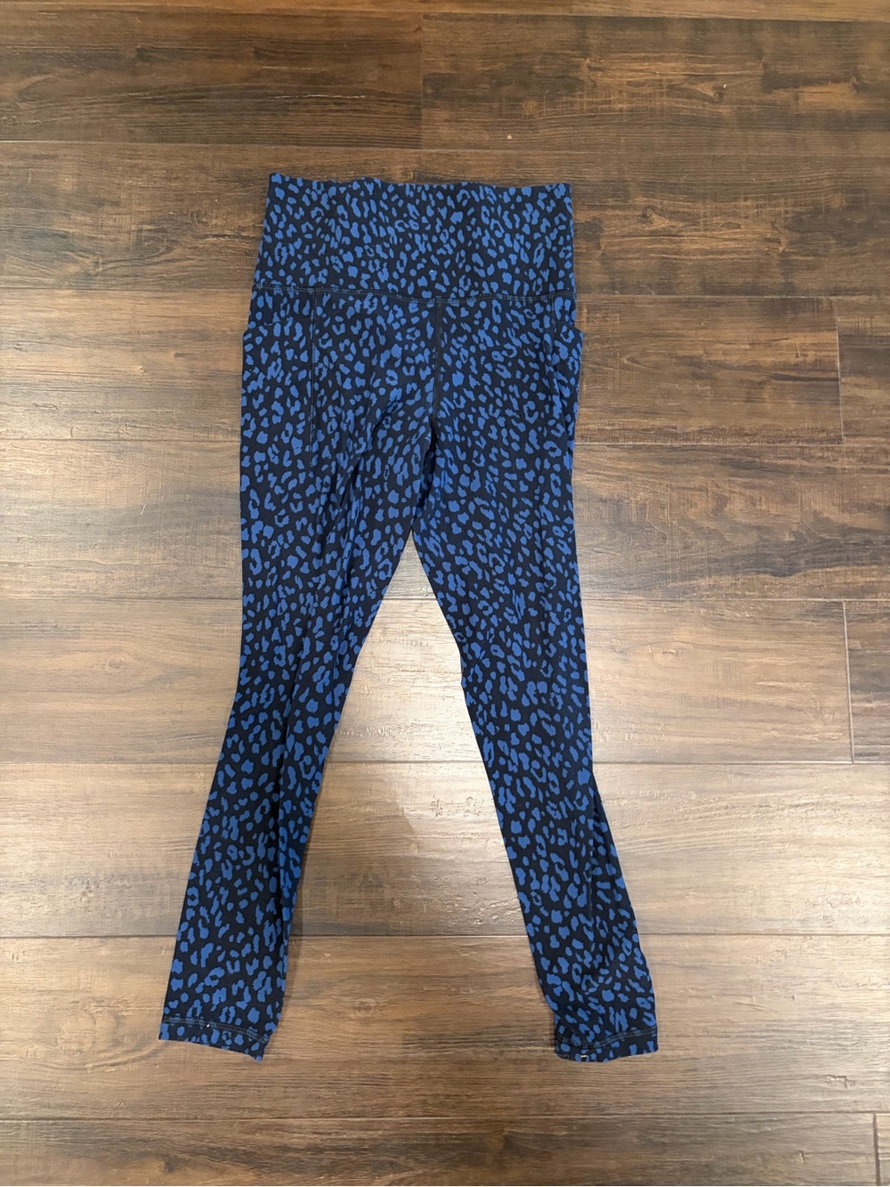 Athleta Salutation Stash Pocket 7/8 Tights Blue Black Animal Print XS